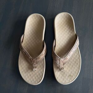 Vionic Tide II Tan Cork Thong Sandals size 9